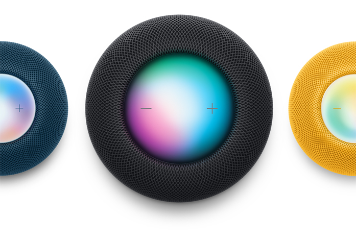 藍(lán)色 HomePod mini、午夜色 HomePod 和黃色 HomePod mini 的俯視圖。Siri 已激活。