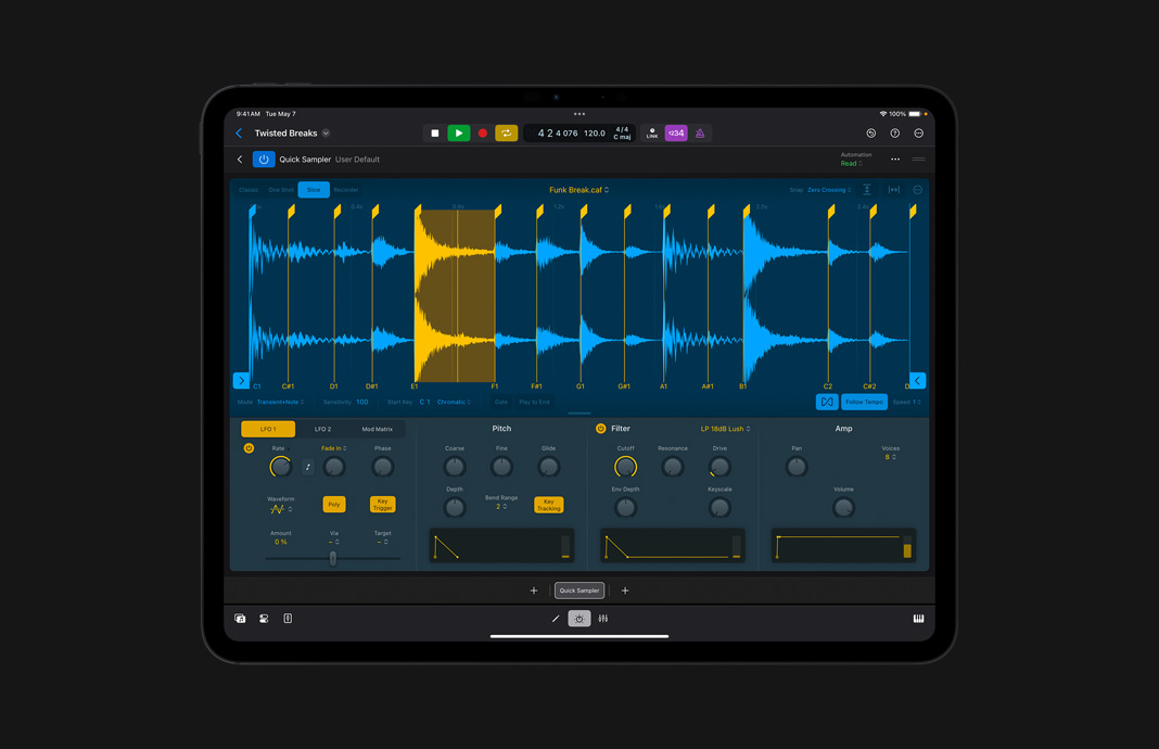 iPad Pro 展示使用 iPad 版 Logic Pro 編輯一段音頻采樣