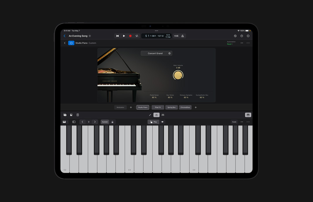 在 iPad Pro 上使用 iPad 版 Logic Pro 的錄音室鋼琴進(jìn)行聲音定制。
